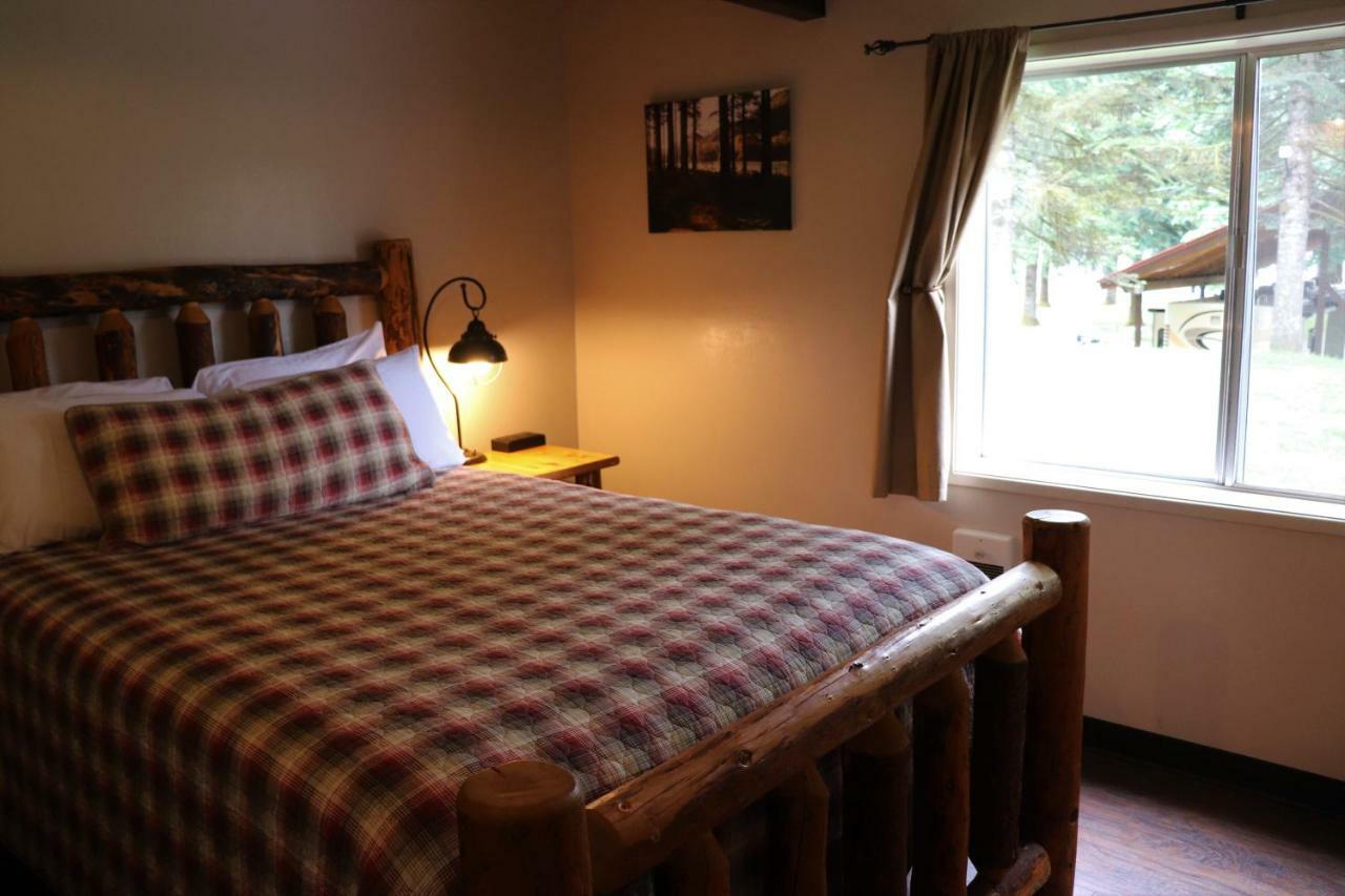 Lone Fir Resort Cougar Экстерьер фото